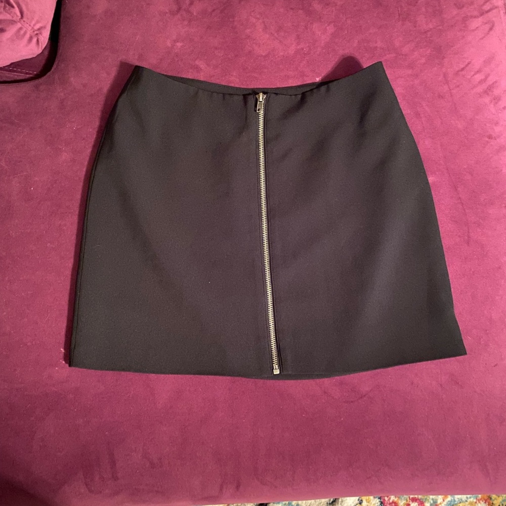 Forever 21 fitted black zipper skirt 🖤